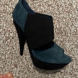 Jessica Simpson heels